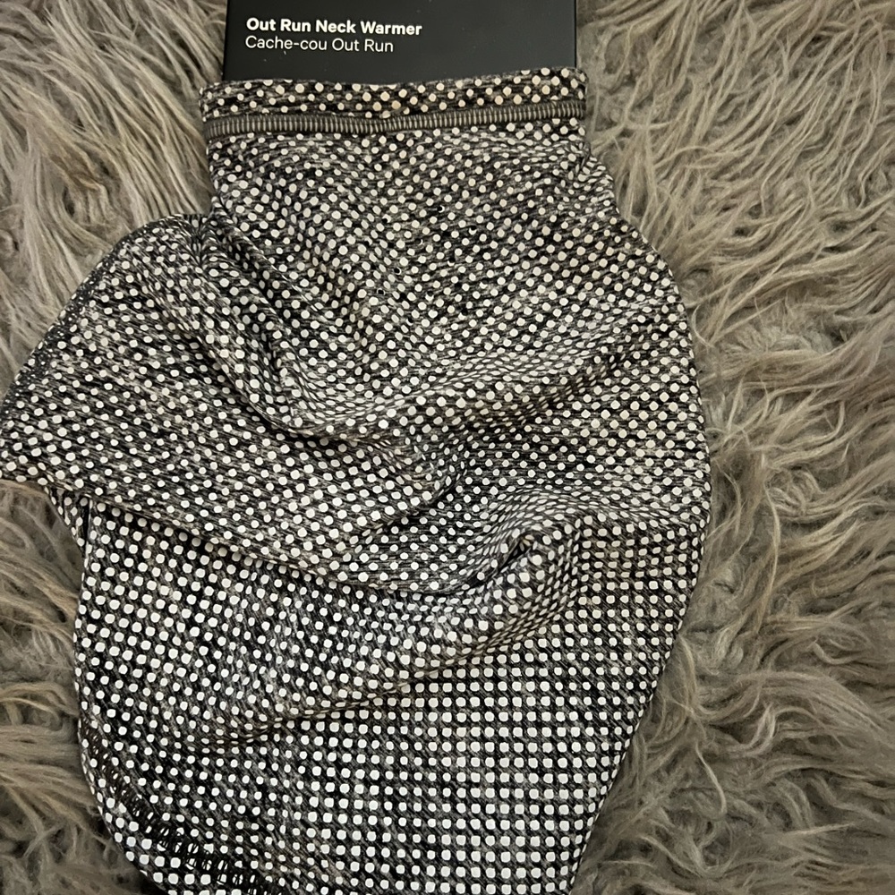 Lululemon Out Run Neck Warmer Face Shield Mask Reflective Muffler Gray Logo RARE
